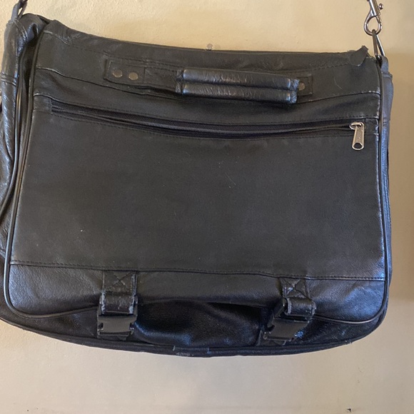 GUC. Business/travel, carrying black, faux, leather briefcase. - Picture 2 of 16